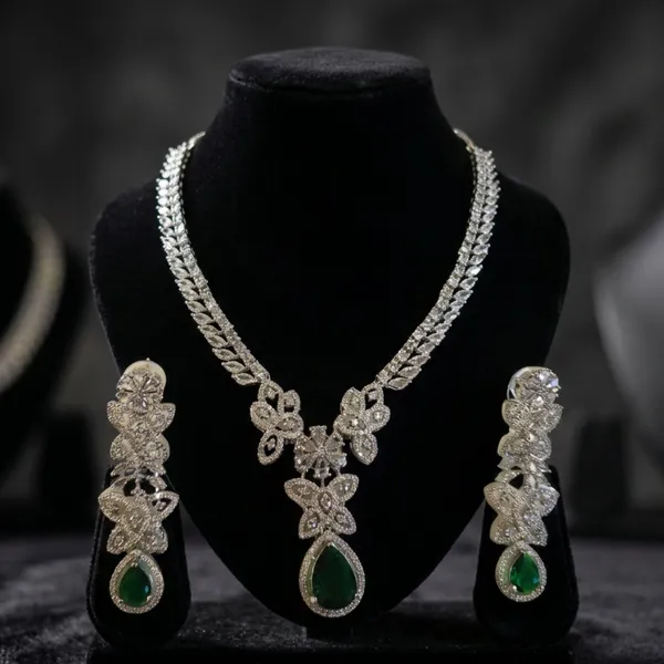 Emerald_Teardrop_Floral_Jewelry_Set