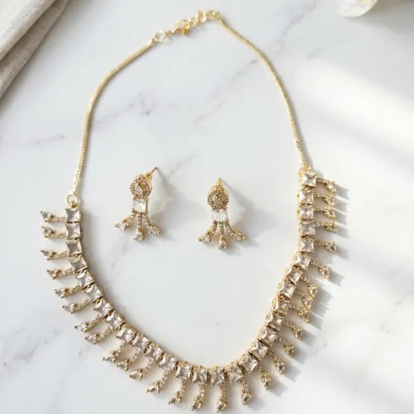 Elegant_Crystal_Fringe_Necklace_Set