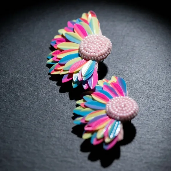 Iris_Multi-Color_Beaded_Fan_Studs