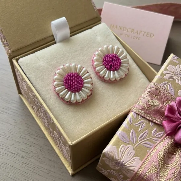 Magenta_Petal_Pearl_Studs