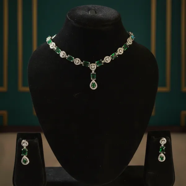 Emerald_Queen_Drop_Necklace_Set