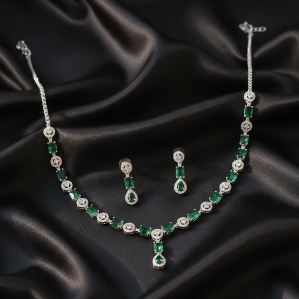 Emerald_Queen_Drop_Necklace_Set
