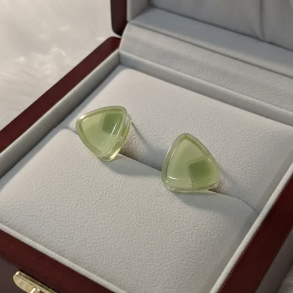 Minimal_Pastel_Green_Triangle_Stud_Earrings