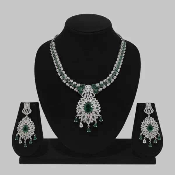 Emerald_Majesty_Necklace_Set