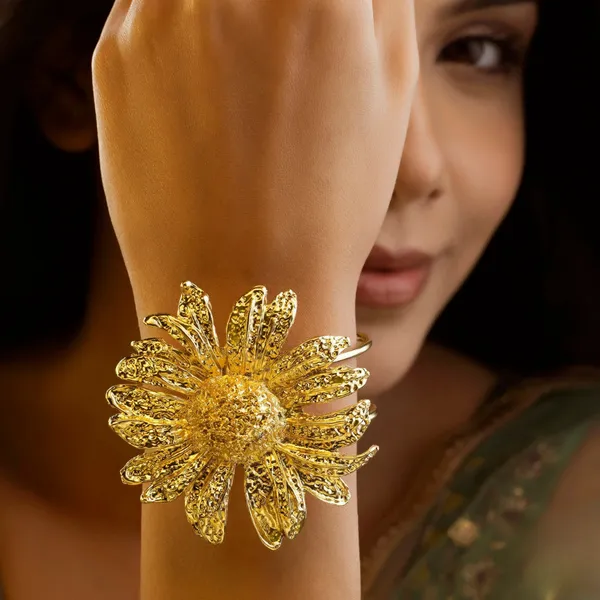 Golden_Bloom_Statement_Bracelet