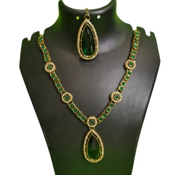 Emerald_Teardrop_Elegance_Jewelry_Set