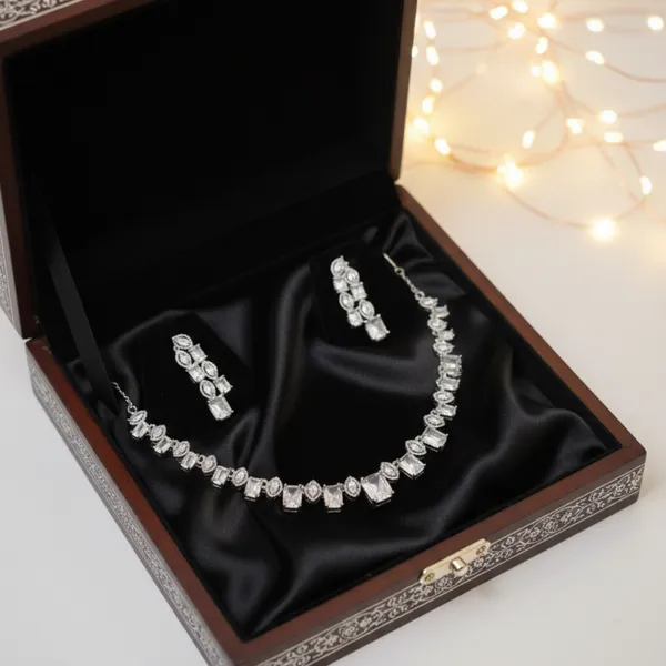 Crystal_Elegance_Necklace_&_Earrings_Set