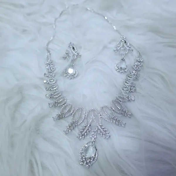 Celeste_Royale_Diamond_Drop_Necklace_Set_-Jn116