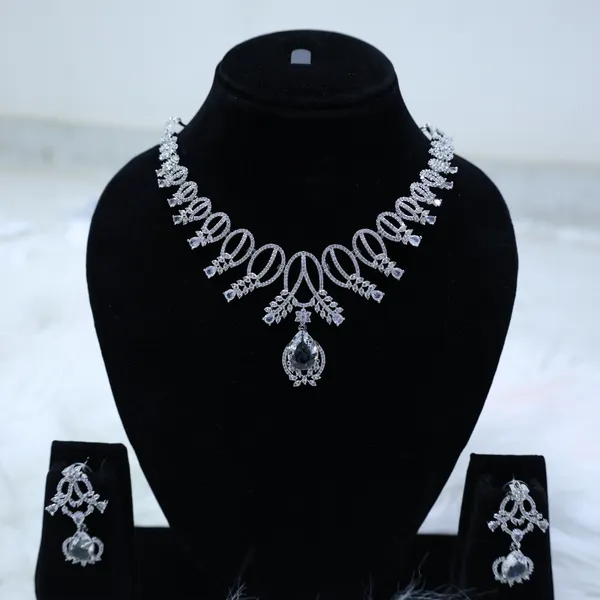Celeste_Royale_Diamond_Drop_Necklace_Set_-Jn116