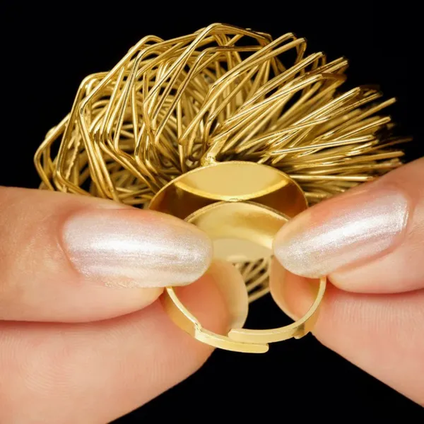 Golden_Wire_Flower_Ring_With_Green_Crystal_-_Jr104