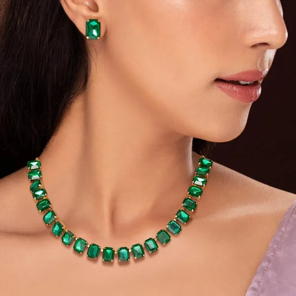 Emerald_Glow_Gemstone_Necklace_Set_-_Jn115
