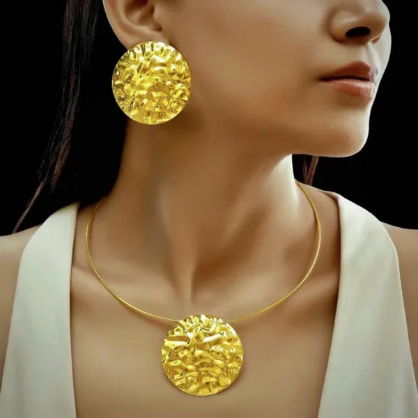 Golden_Textured_Disc_Necklace_&_Stud_Earrings_Set_-Jn112