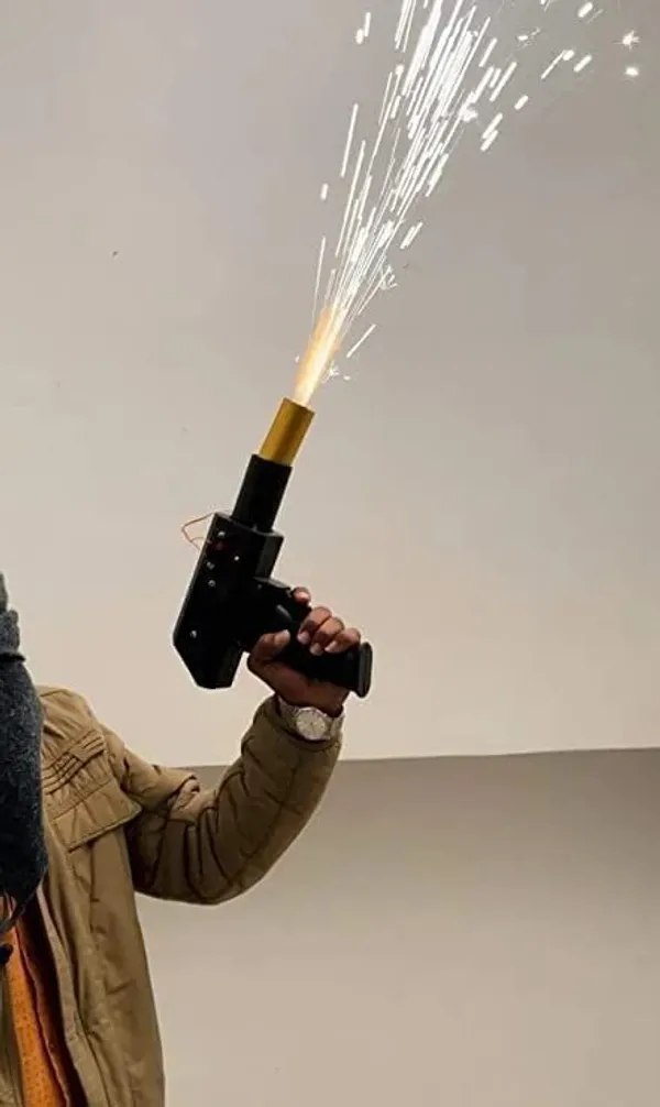 Black_Metal_Body_Pyro_Sparkle_Gun_For_Events_And_Parties