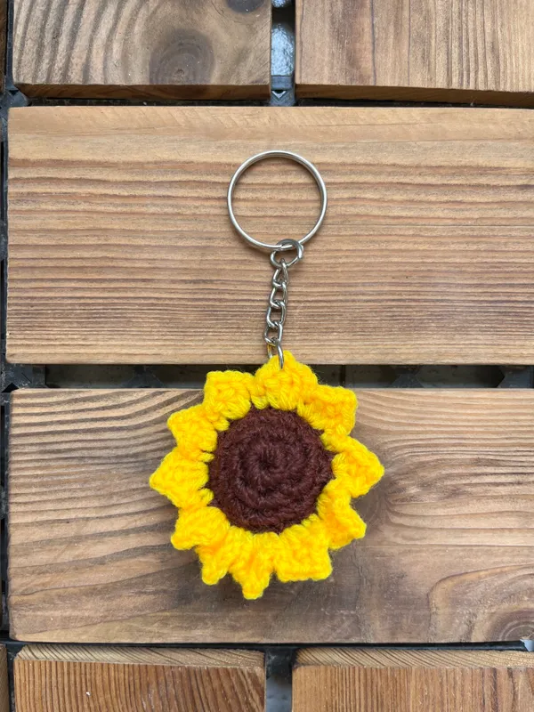 Sunflower_Crochet_Keychain_(yellow)