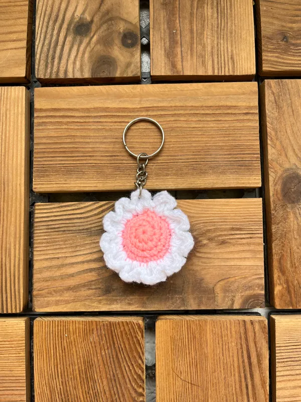 Sunflower_Crochet_Keychain_(white)