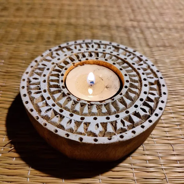 Sheesham_Wood_Traditional_Geometric_Carved_Tealight_Candle_Holder