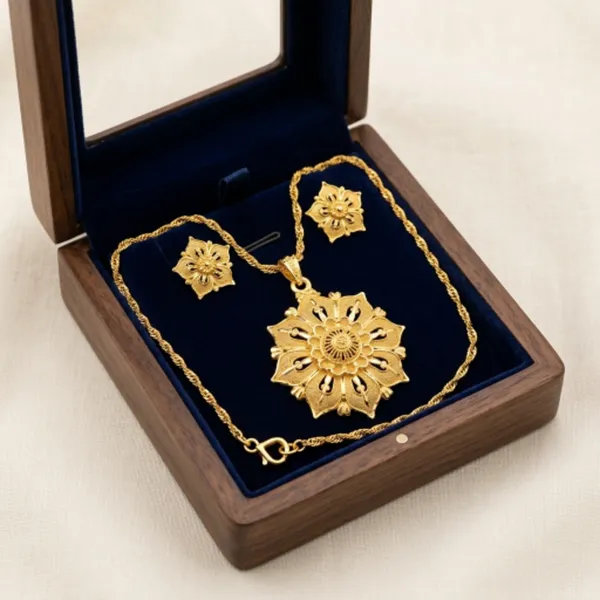 Gold_Plated_Floral_Pendant_Necklace_Stud_Earrings_Set_For_Women