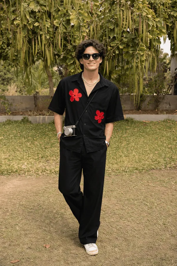 Black_Flower_Embroidery_Shirt