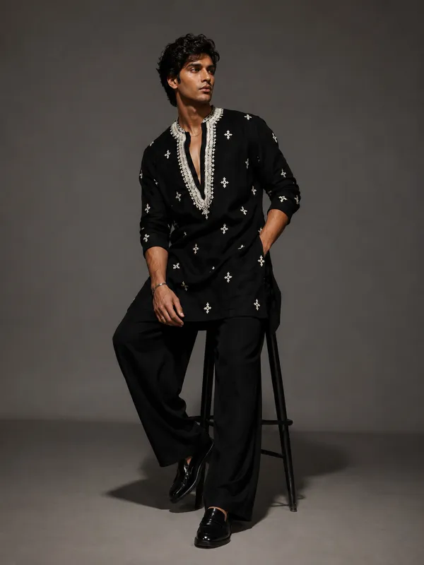 Midnight_Noor_Embroidered_Kurta_Set_