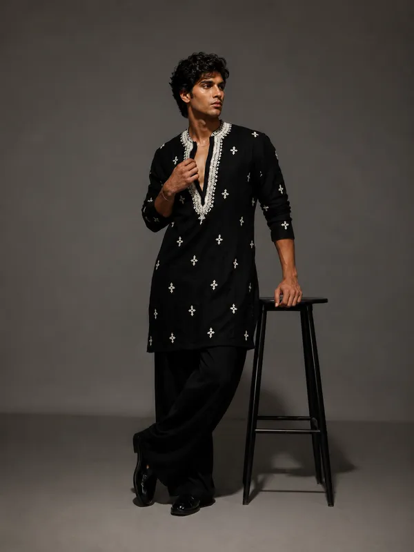Midnight_Noor_Embroidered_Kurta_Set_