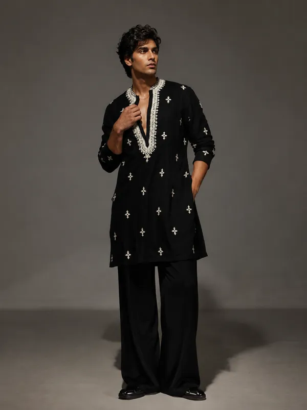 Midnight_Noor_Embroidered_Kurta_Set_