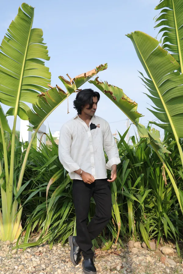 Off_White_Cat_Embroidery_Shirt