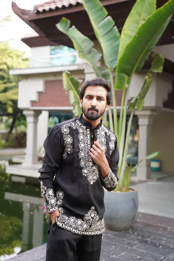 Black_heavy_embroidery_kurta_full_set