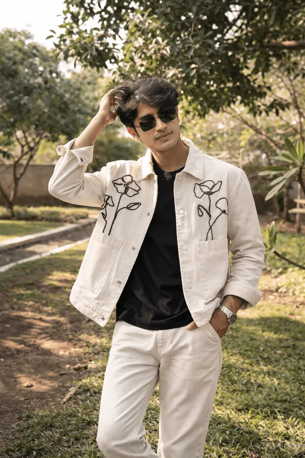 White_Flower_Embroidery_Jacket