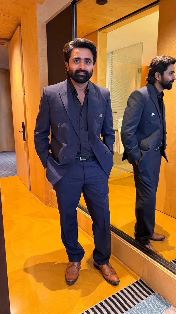 Blue_Double_Breasted_Blazer