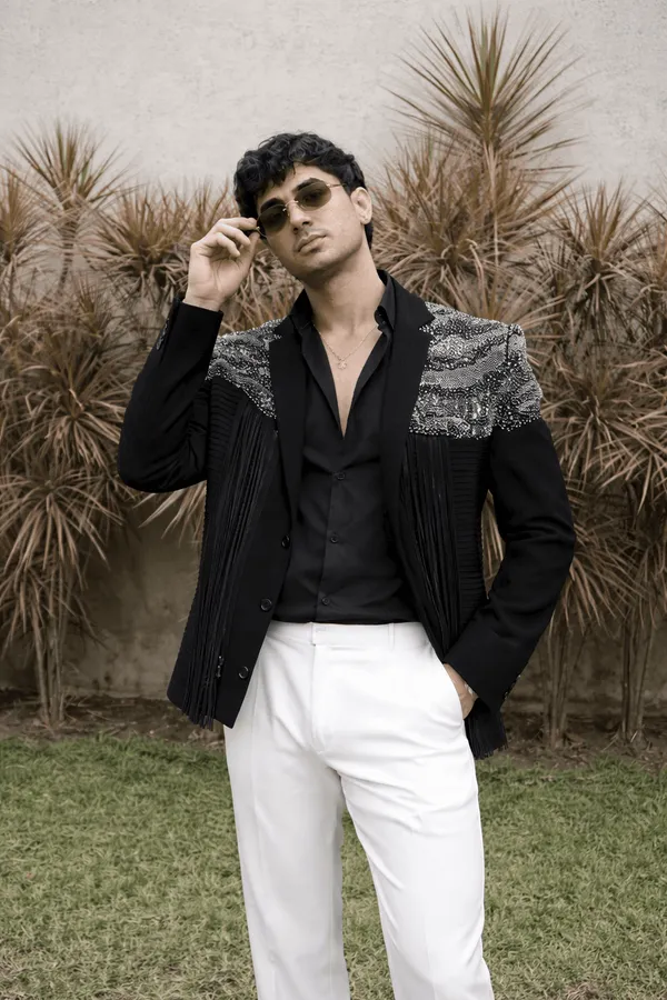 Black_Blazer_Emb