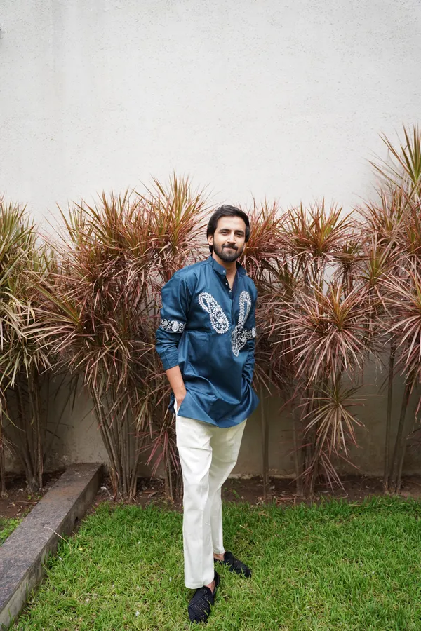 Navy_blue_heavy_embroider_kurta_full_set