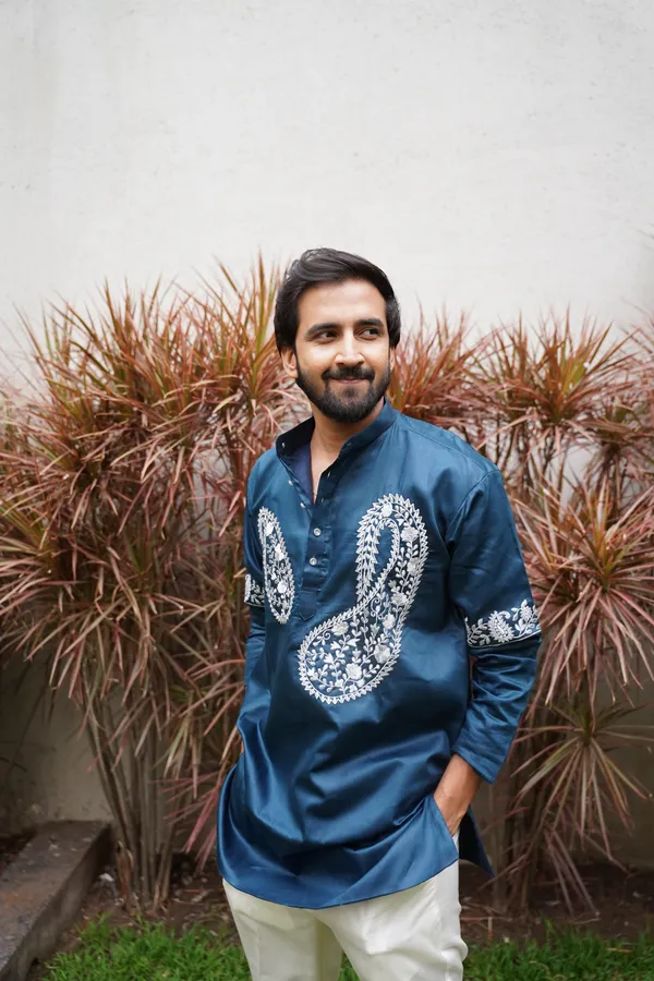 Navy_blue_heavy_embroider_kurta_full_set