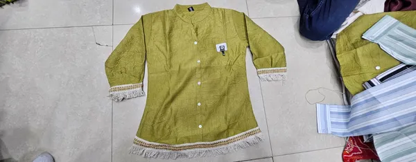 Olive_Crepe_Relaxed_Embroidered_Tassel_Kurta_For_Women