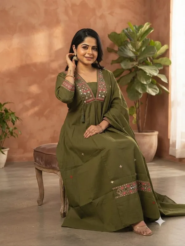 WOOMEN_KURTA_SET_WITH_PANT_AND__DUPATTA
