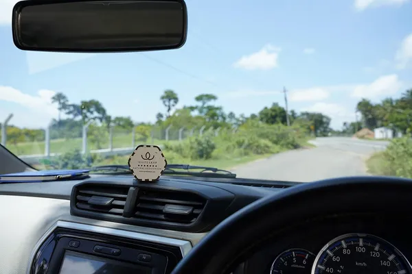 Activated_Coconut_Charcoal_Car_Air_Purifier_Deodorizer_White
