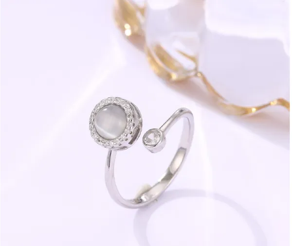 Rotating_moonstone_Ring