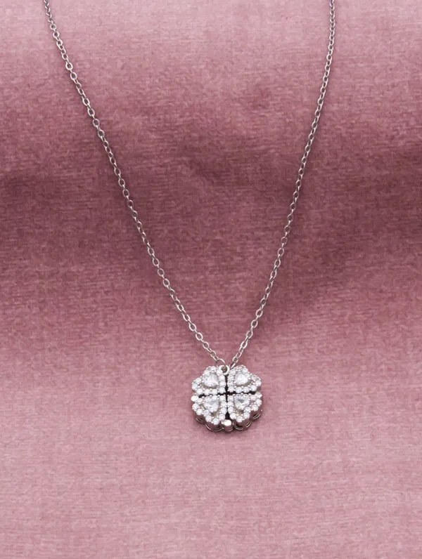 Heart-shaped_pendants