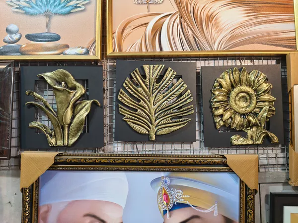 Golden_Resin_Leaf_And_Flower_Wall_Decor_Set_Of_3