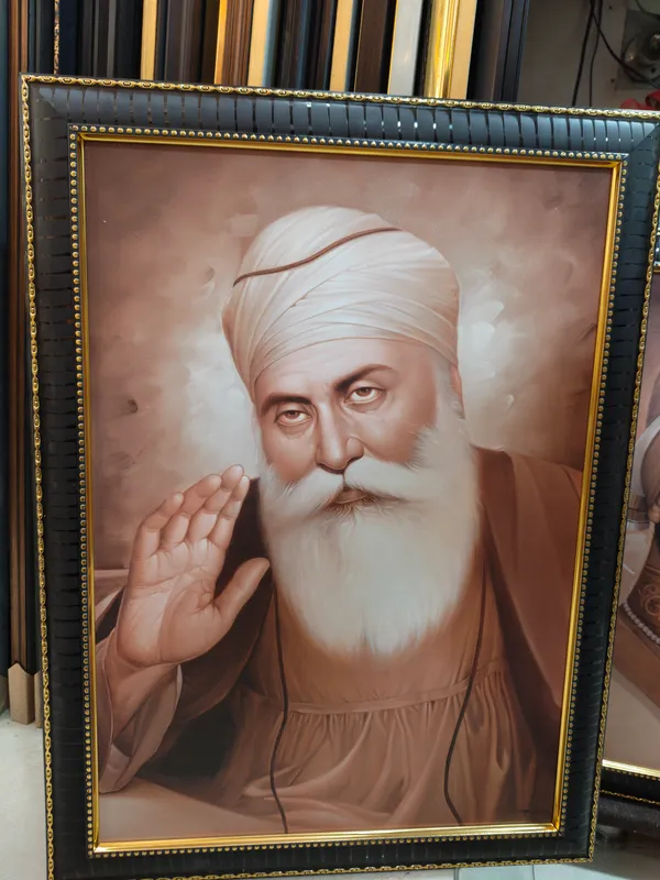 Gold_Ornate_Picture_Frame_With_Portrait