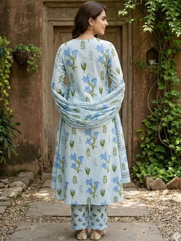 Light_Blue_Cotton_Premium_And_Elegant_Kurta_Set_For_Women
