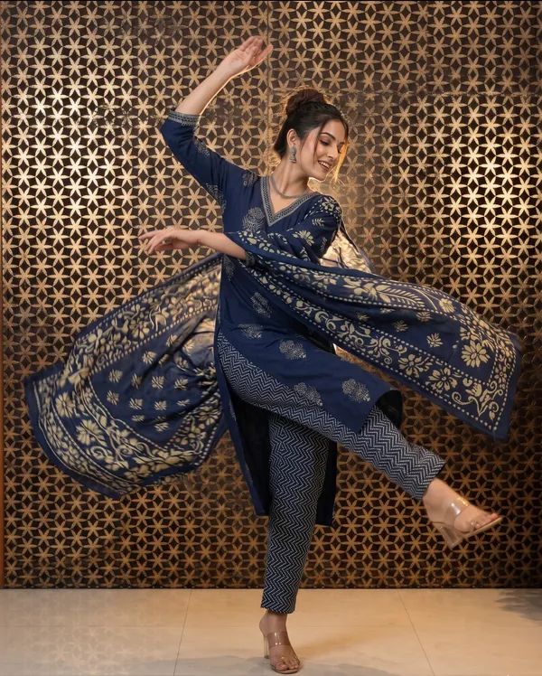Navy_Blue_Cotton_Premium_And_Elegant_Kurta_Set_For_Women