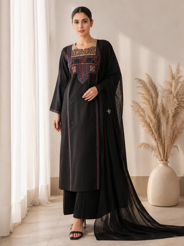 Black_Straight_Kurta_Set_With_Dupatta_for_Women