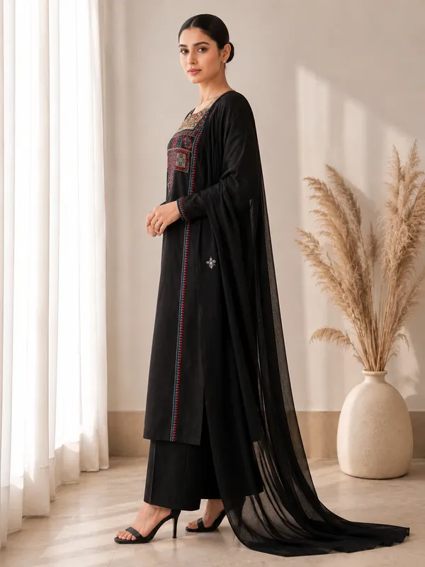 Black_Straight_Kurta_Set_With_Dupatta_for_Women