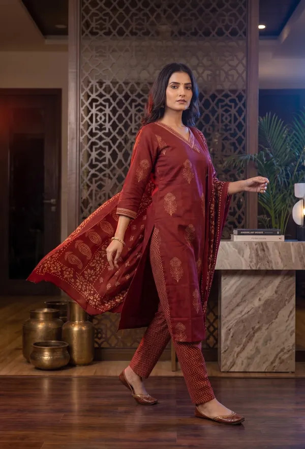 Red_Cotton_Premium_And_Elegant_Salwar_Suit_Set_For_Women