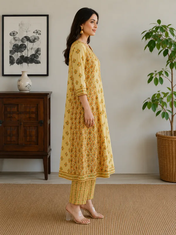 Yellow_Printed_Anarkali_Kurta_Set_For_Women