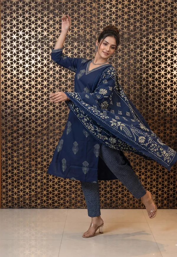 Navy_Blue_Cotton_Premium_And_Elegant_Kurta_Set_For_Women