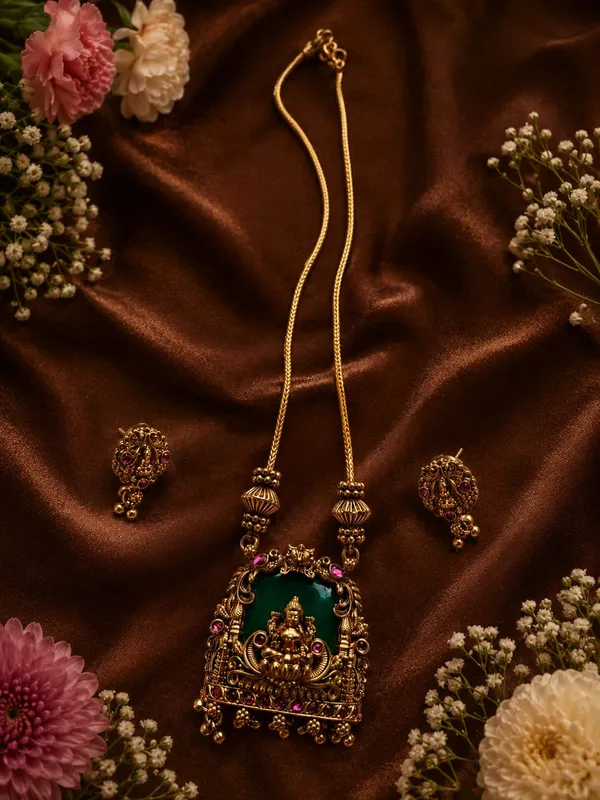 Traditional_Gold-Plated_Temple_Jewelry_Set
