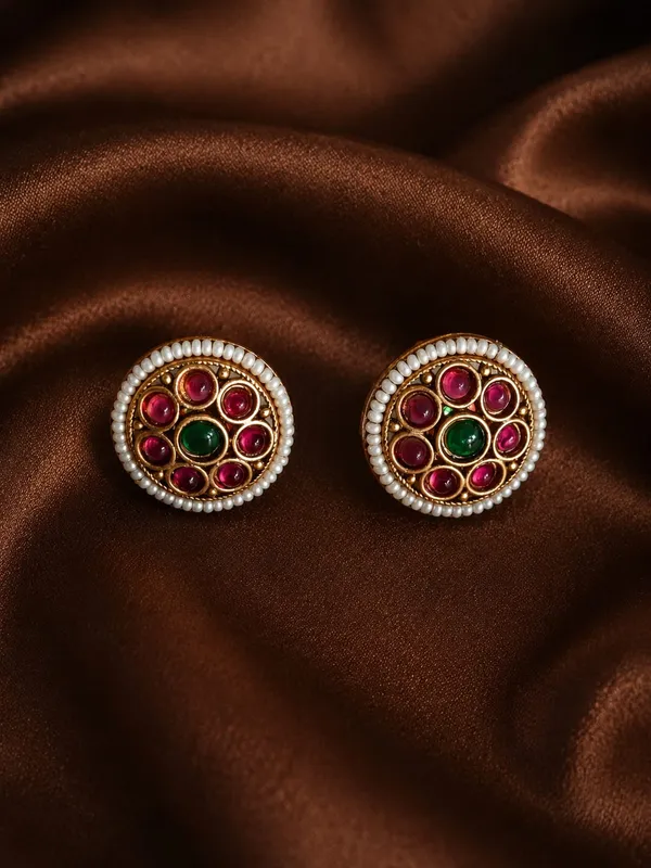 Circular_Pendant_Necklace_with_Matching_Earrings