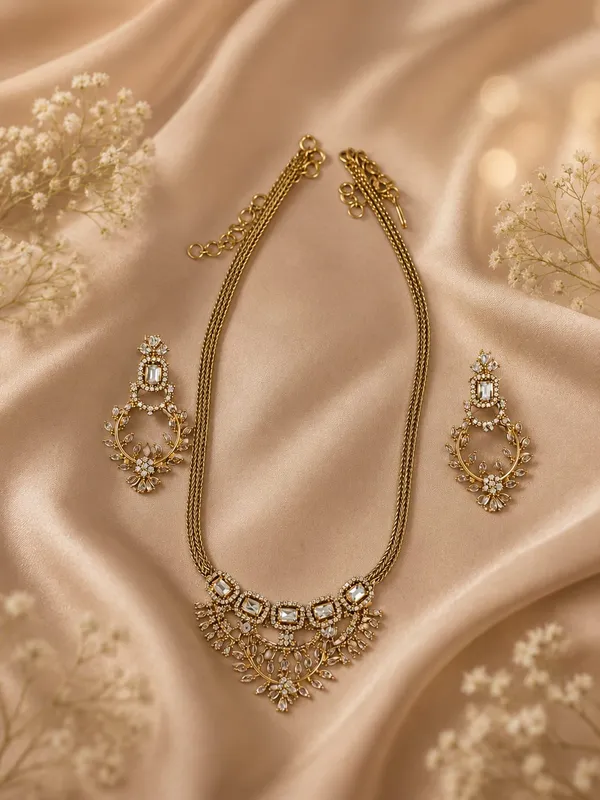 Leaf_Motif_Necklace_with_Matching_Earrings