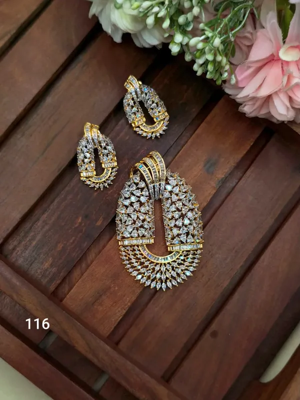 Oval_Pendant_Necklace_with_Matching_Earrings